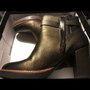 Naturalizer (Cora) Gold Distressed Boots